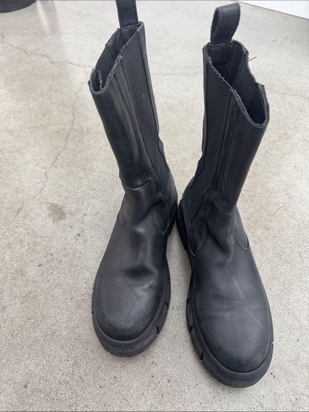 ALOHAS Black Leather Pull-On Chelsea Boots (size 39)